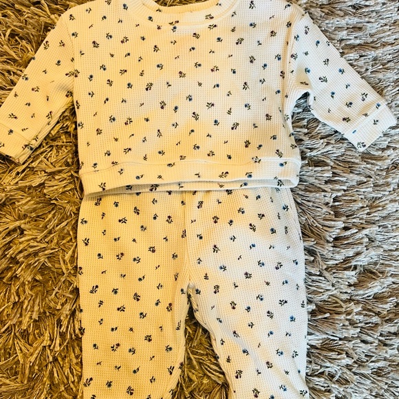 Baby Girl Clothes Bundle | Mixed Brands | 0-3m &
3-6m - Picture 2 of 5